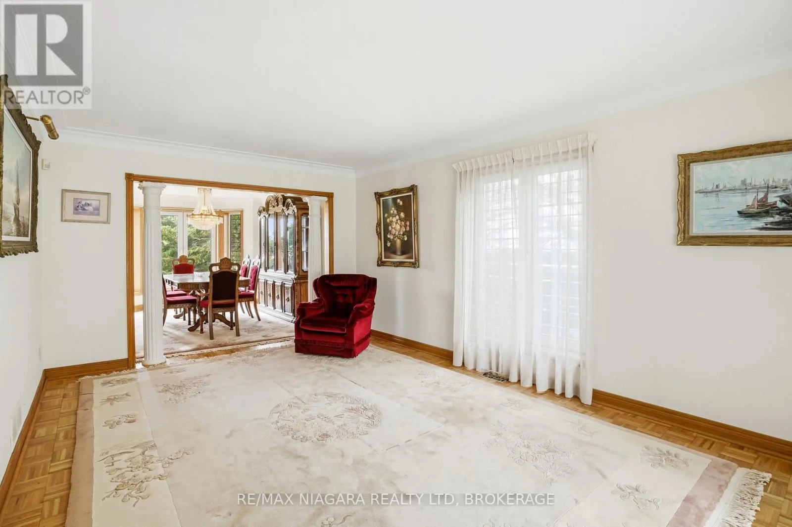 599 LAKESHORE ROAD E