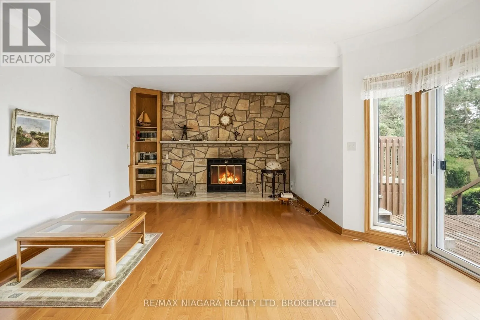 599 LAKESHORE ROAD E