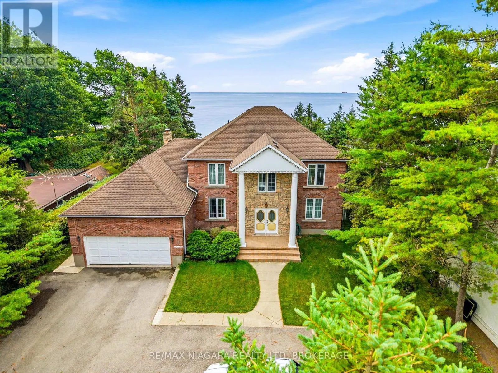 599 LAKESHORE ROAD E