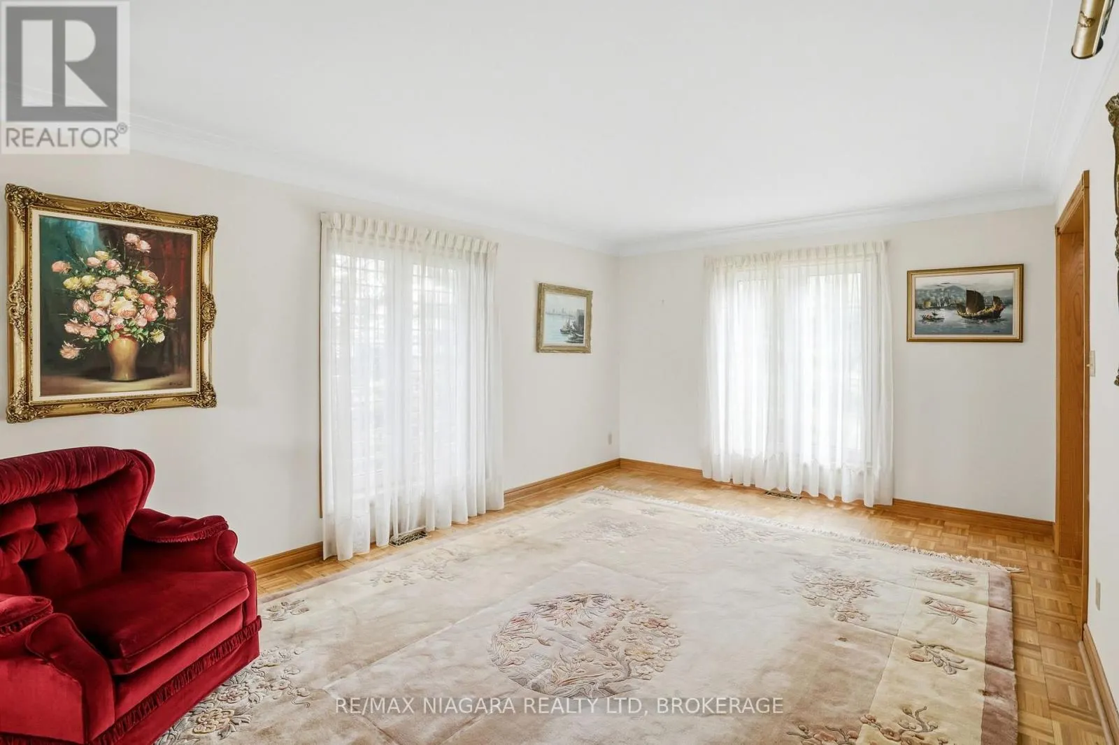599 LAKESHORE ROAD E