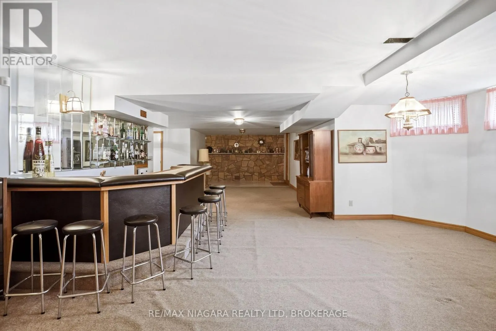 599 LAKESHORE ROAD E