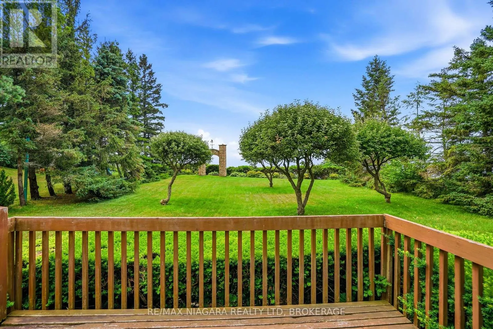 599 LAKESHORE ROAD E