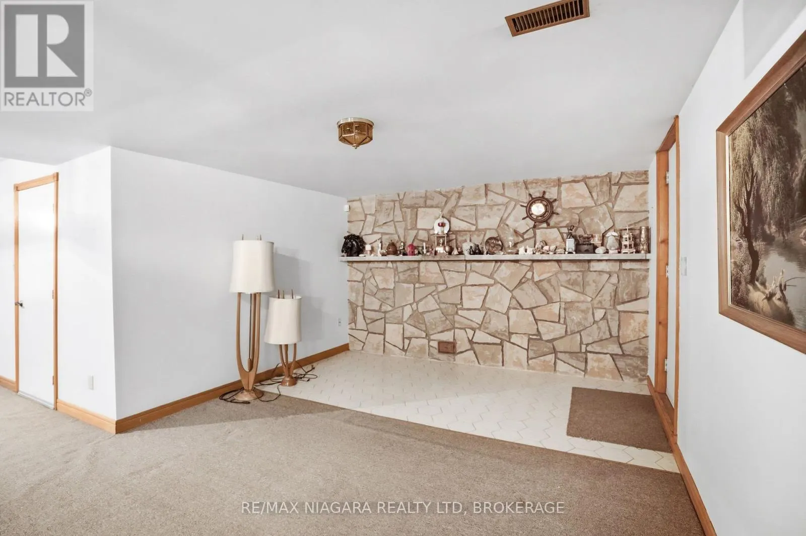 599 LAKESHORE ROAD E