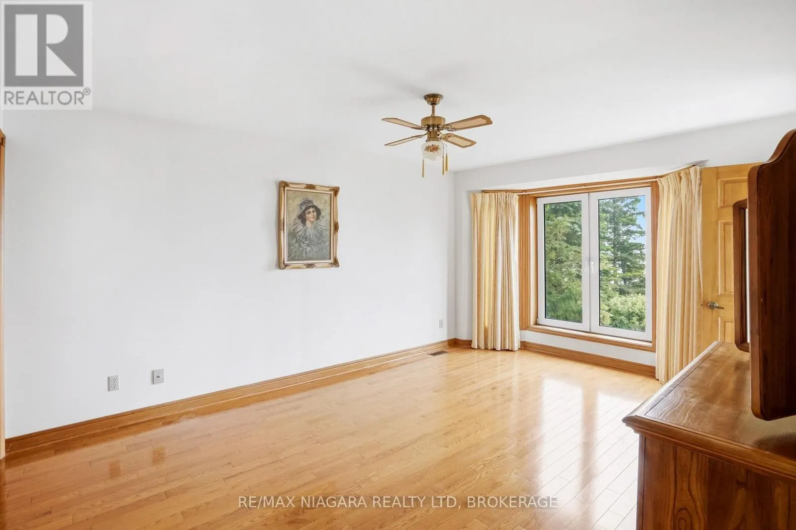 599 LAKESHORE ROAD E