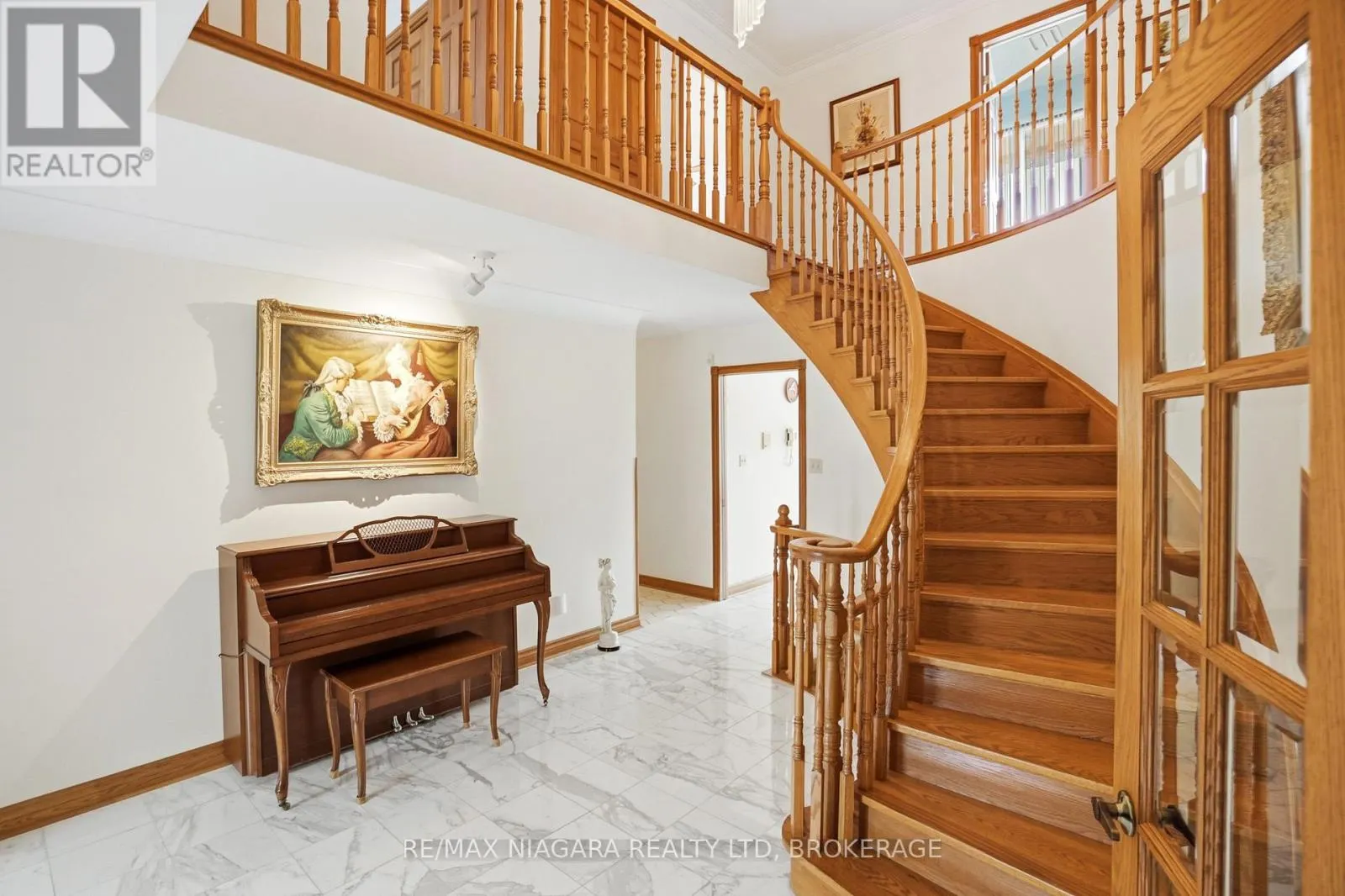 599 LAKESHORE ROAD E