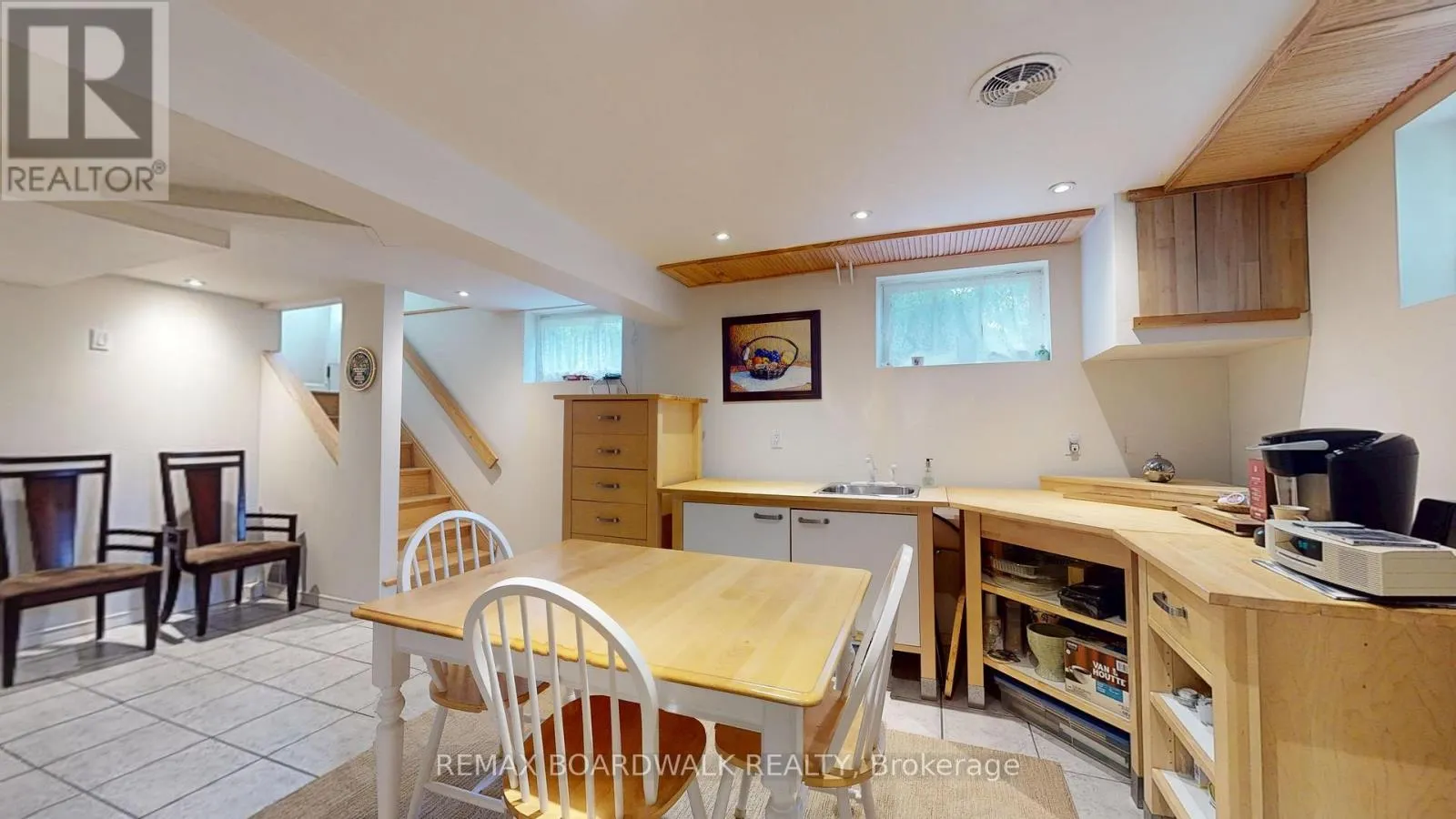 148 JAMES STREET E
