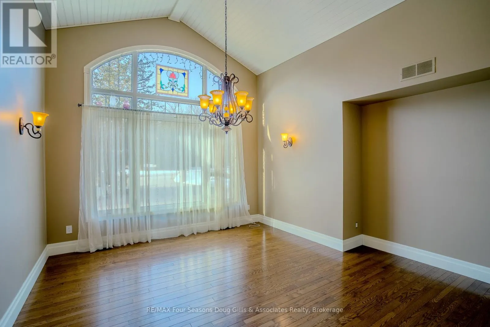 135 ALGONQUIN DRIVE