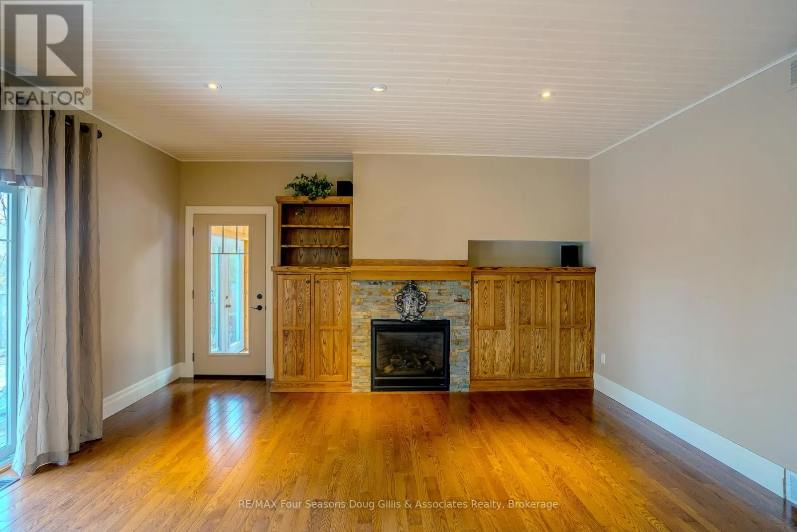 135 ALGONQUIN DRIVE