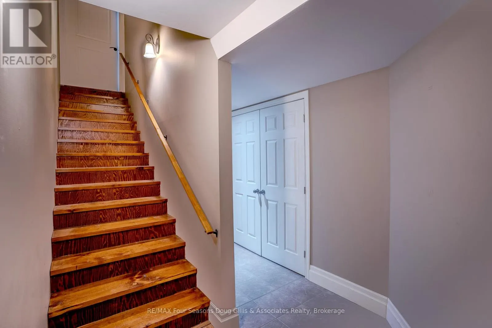 135 ALGONQUIN DRIVE