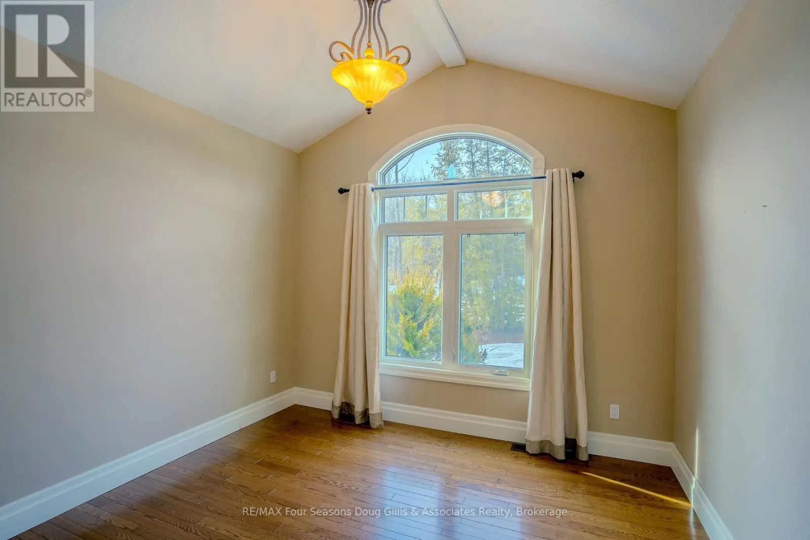 135 ALGONQUIN DRIVE