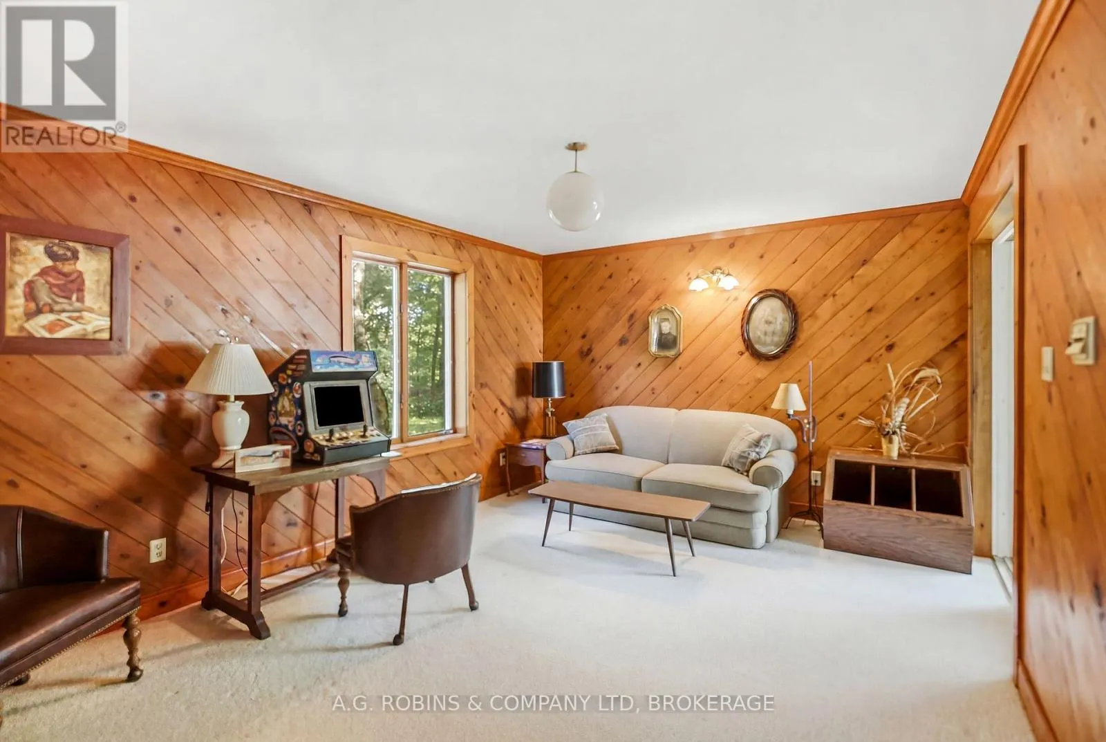 559 LAKESHORE ROAD E