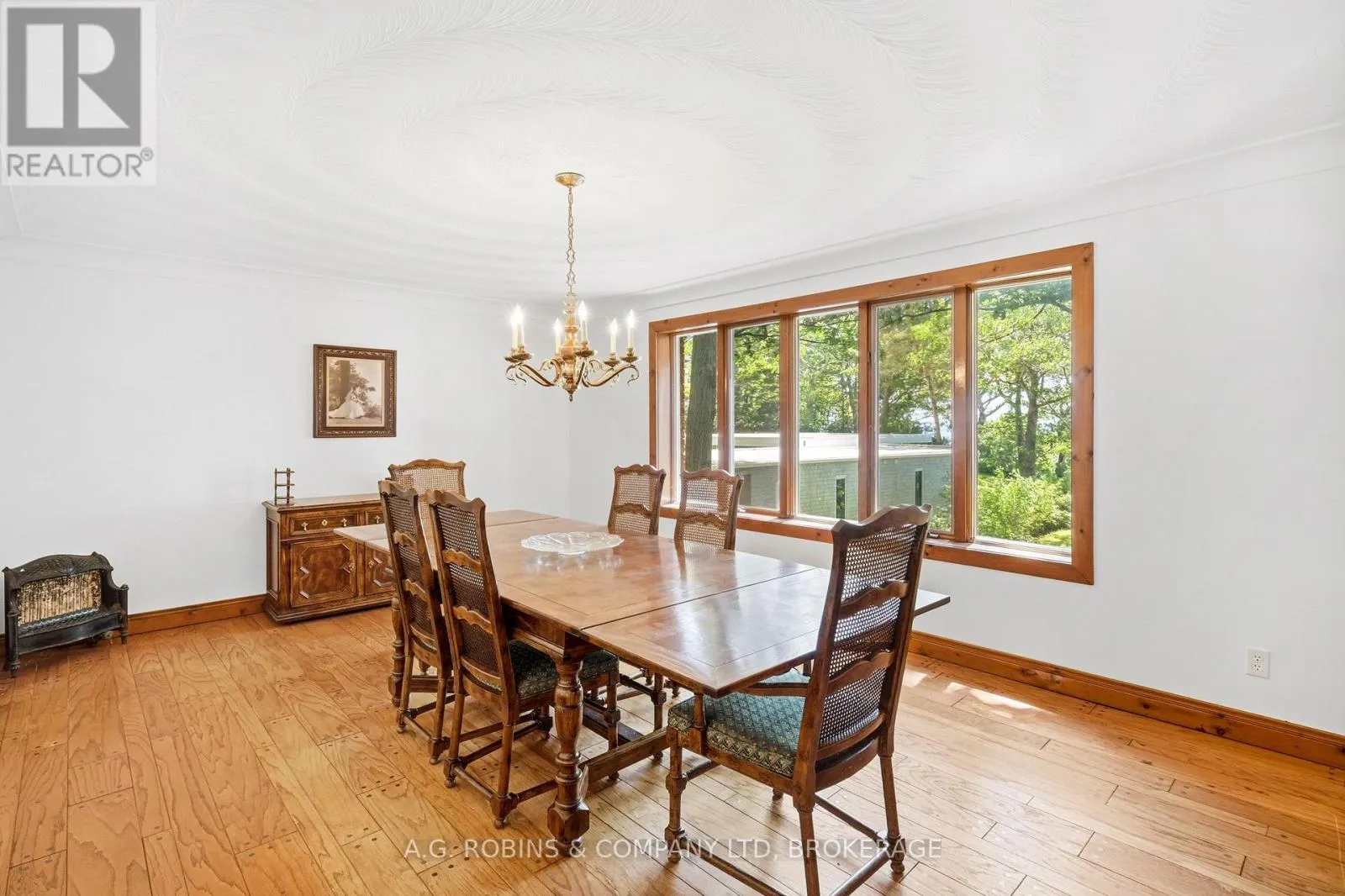 559 LAKESHORE ROAD E