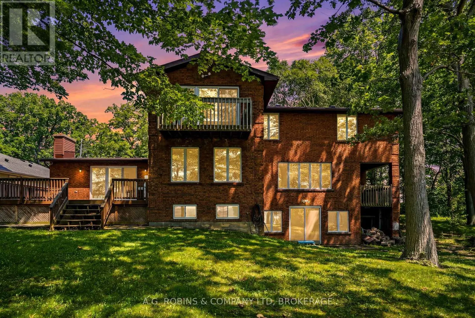 559 LAKESHORE ROAD E