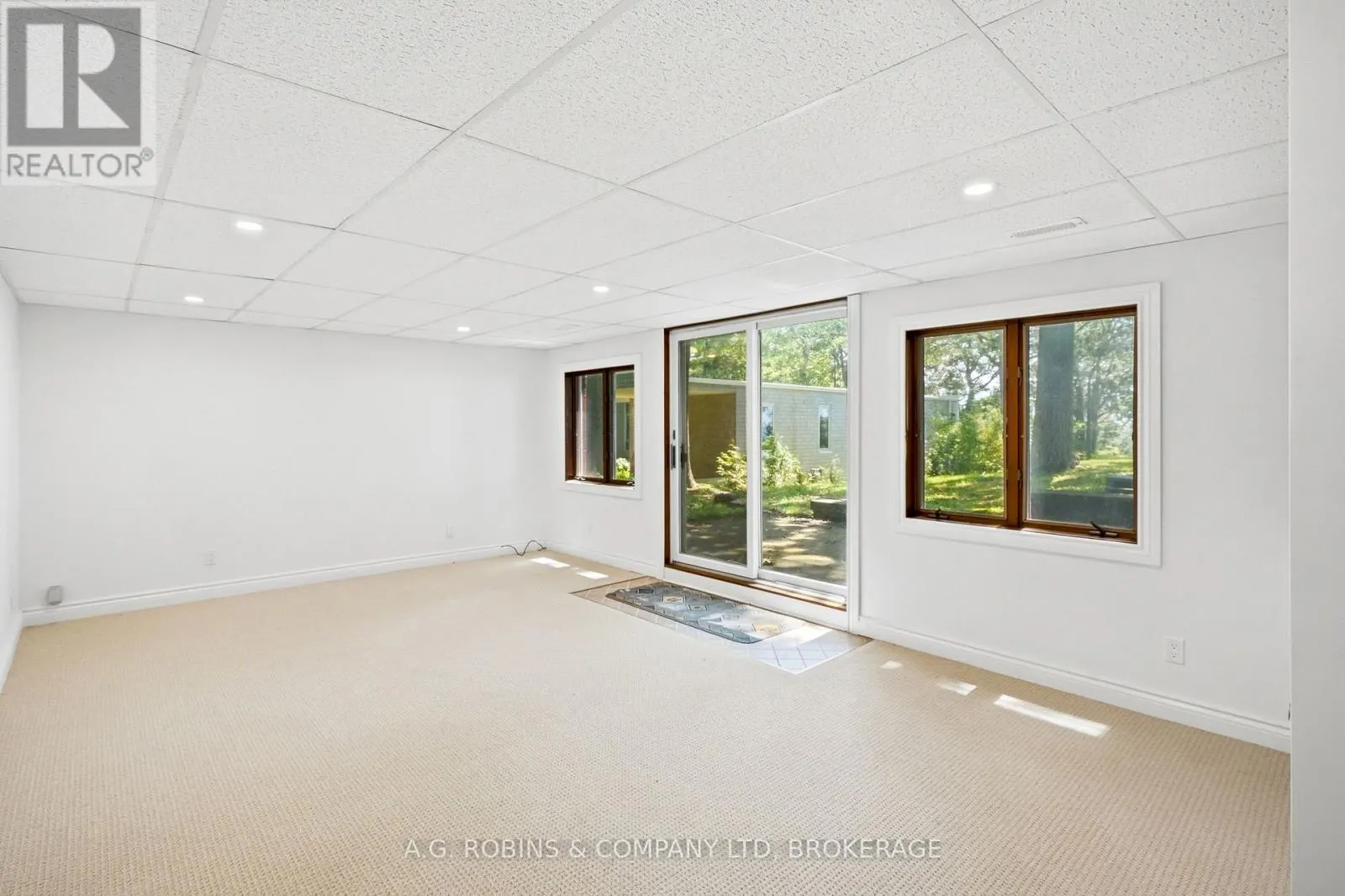 559 LAKESHORE ROAD E