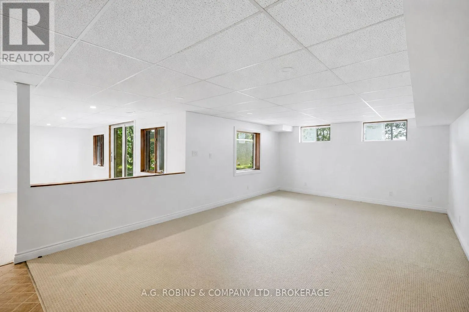 559 LAKESHORE ROAD E
