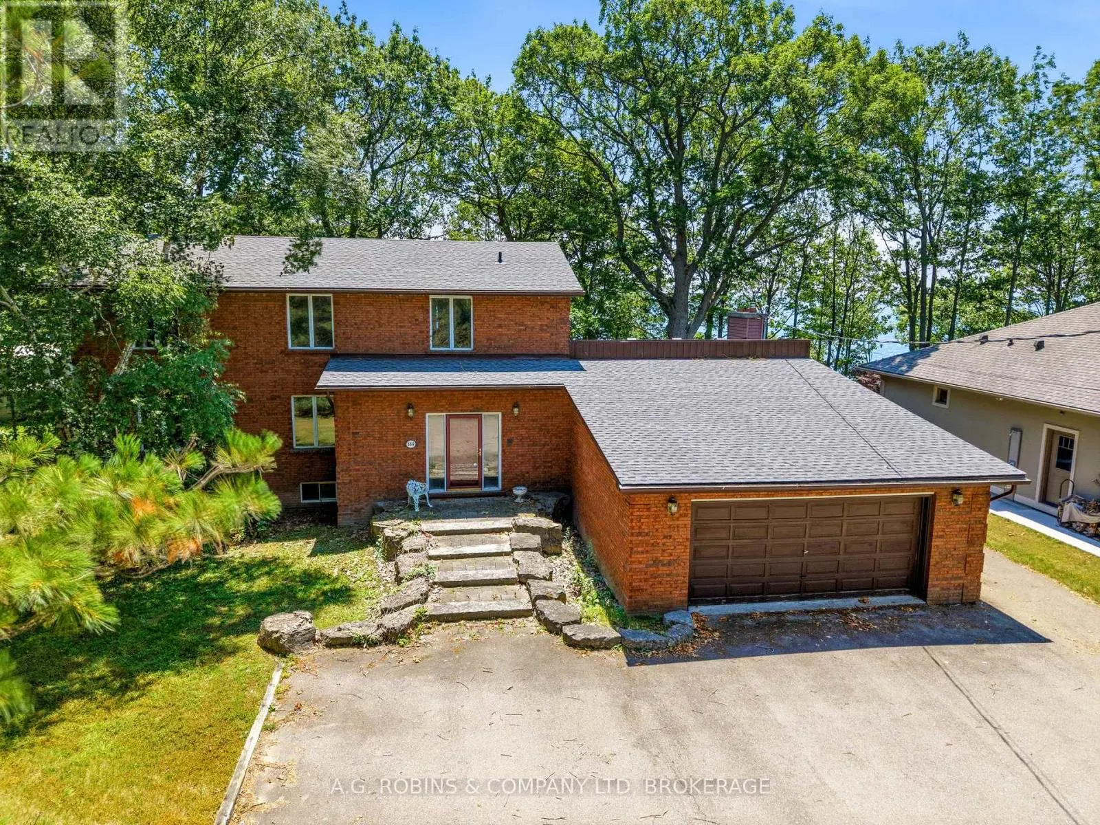 559 LAKESHORE ROAD E