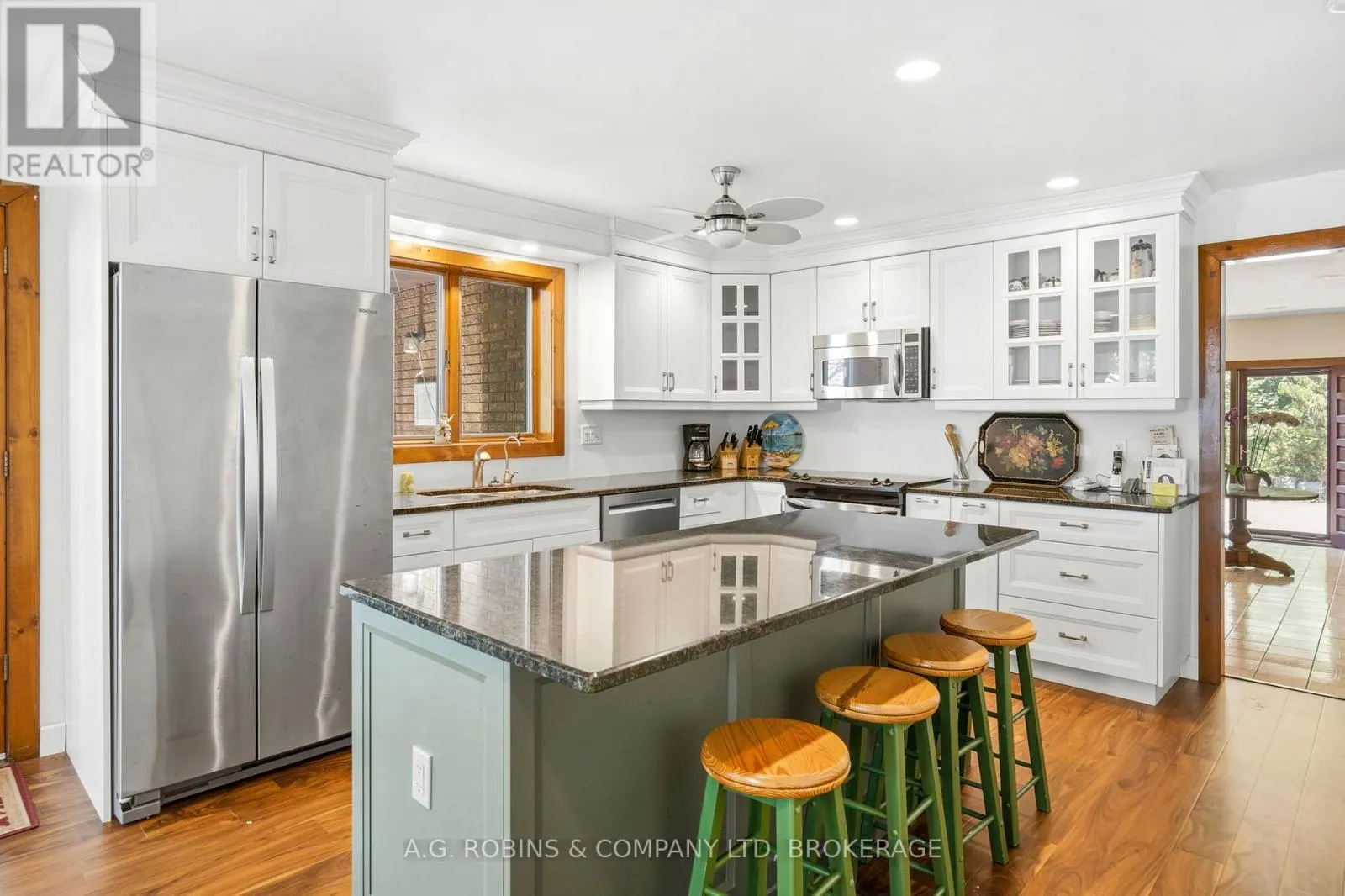 559 LAKESHORE ROAD E