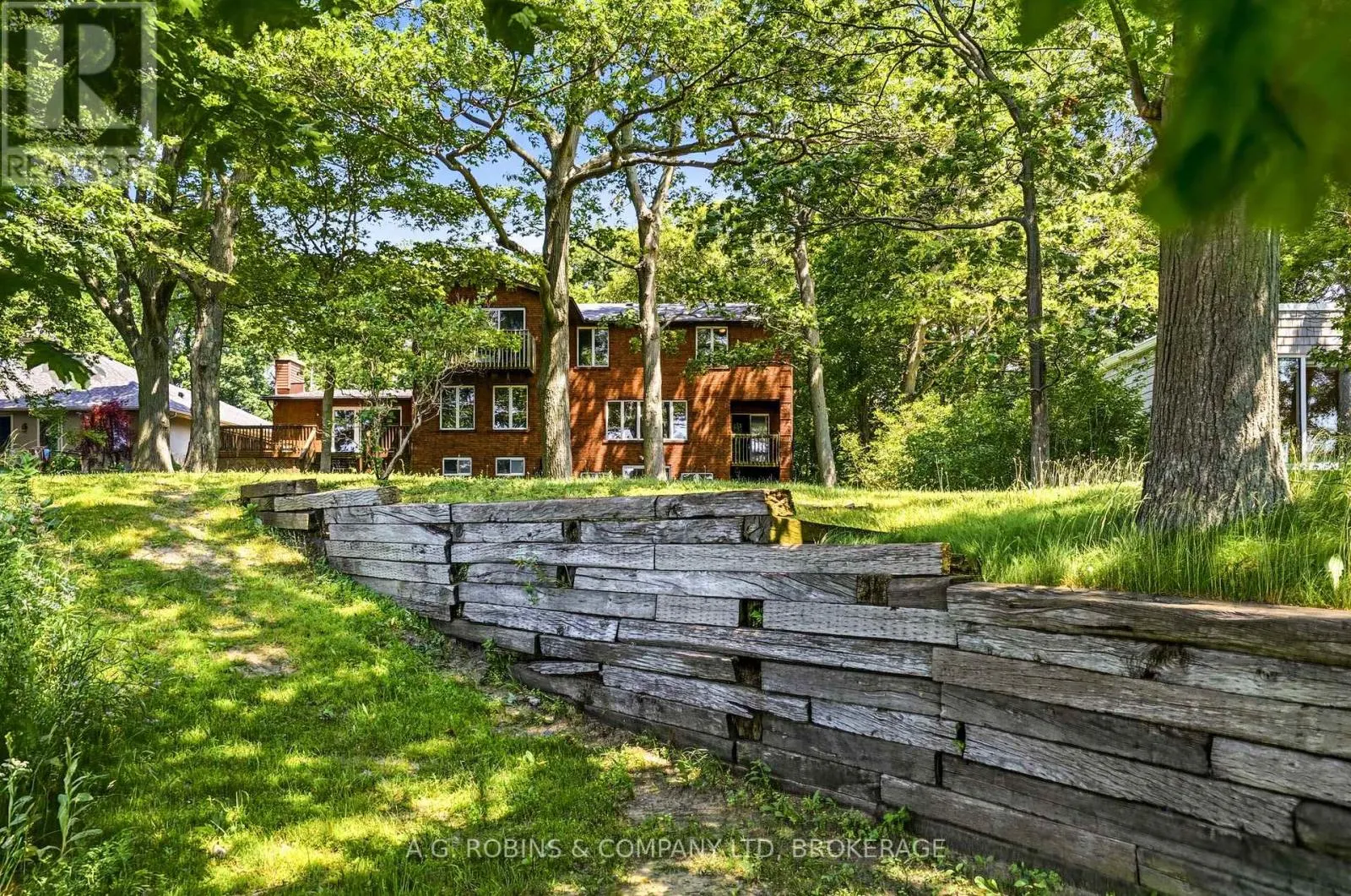 559 LAKESHORE ROAD E