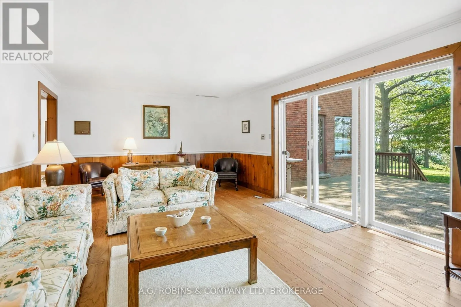 559 LAKESHORE ROAD E