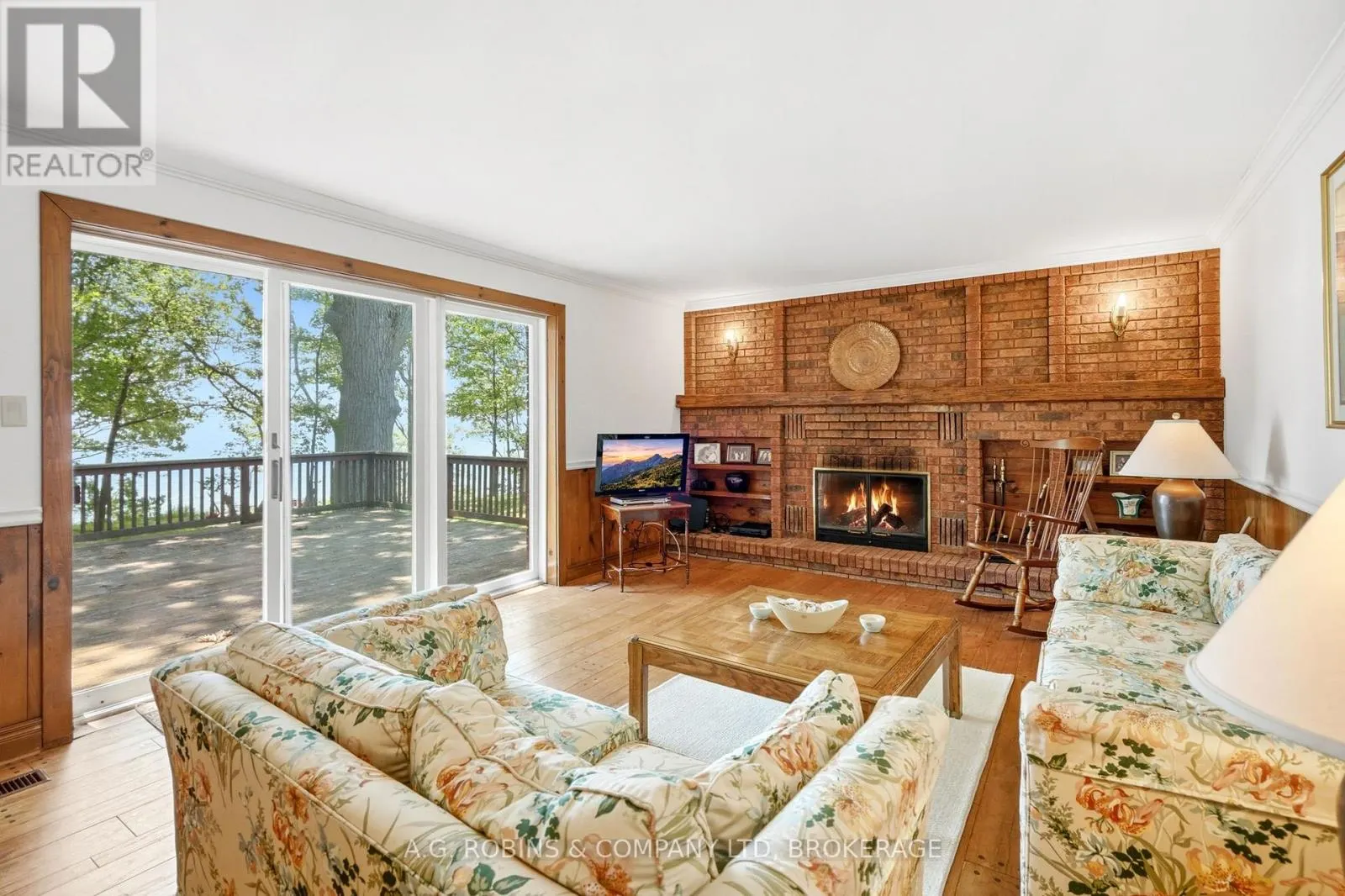 559 LAKESHORE ROAD E