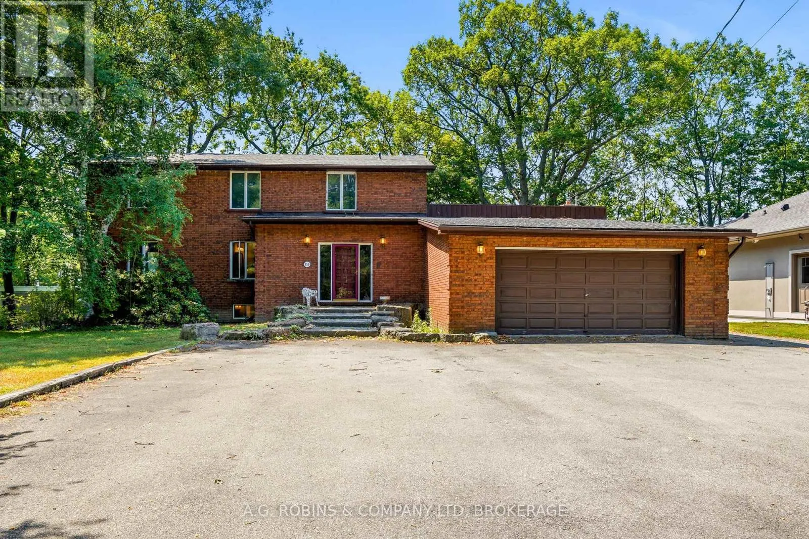 559 LAKESHORE ROAD E