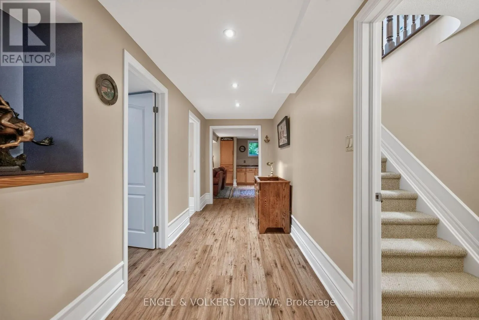 106 EQUINELLE DRIVE