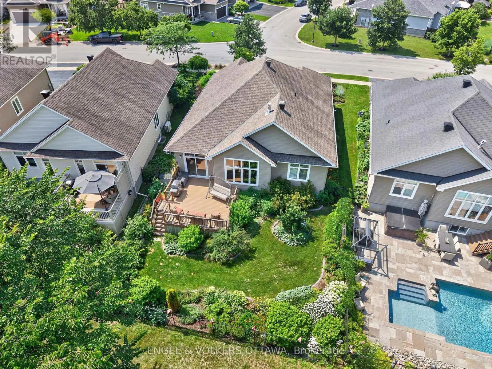 106 EQUINELLE DRIVE