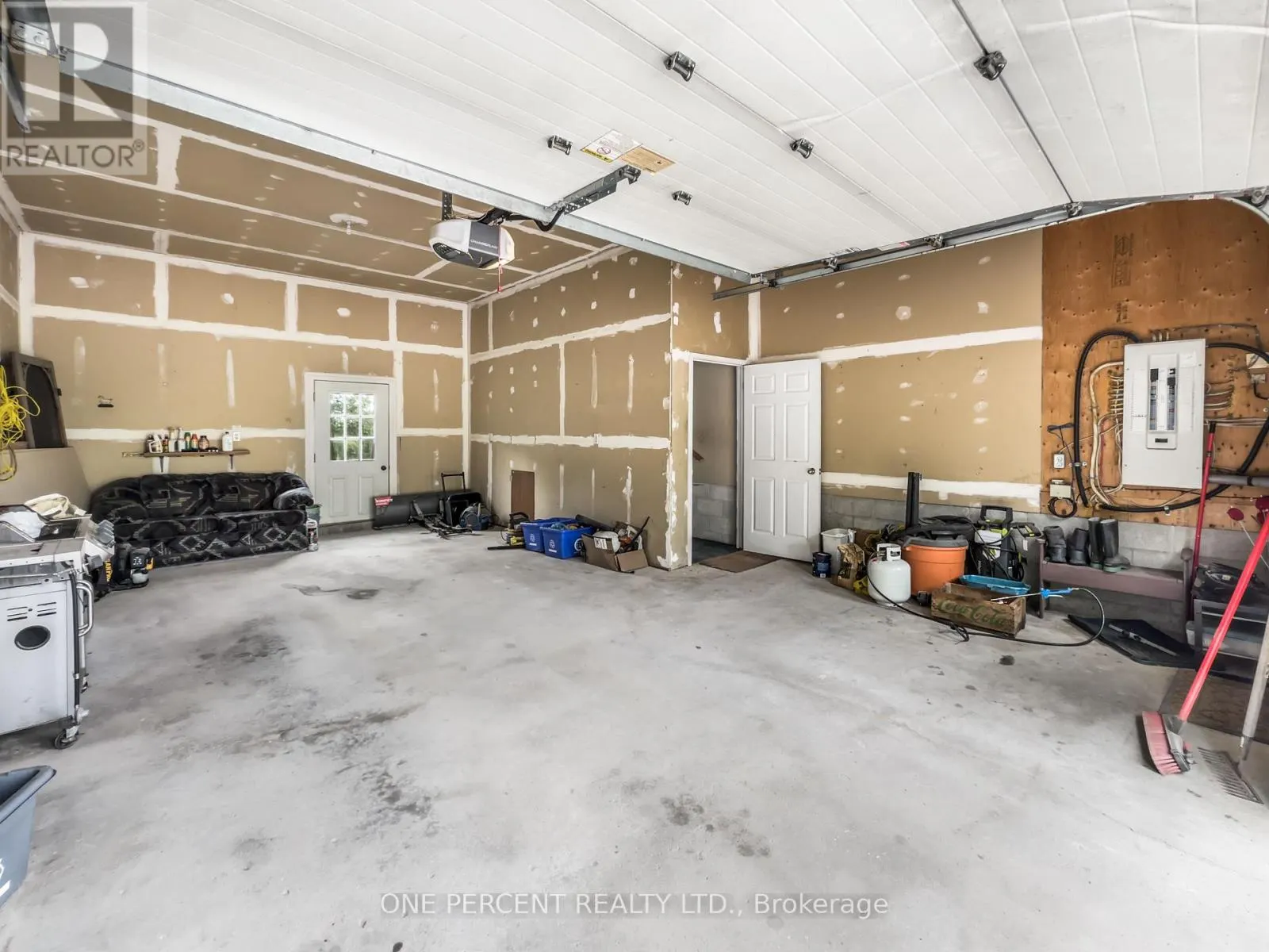 30 WOODRIDGE DRIVE