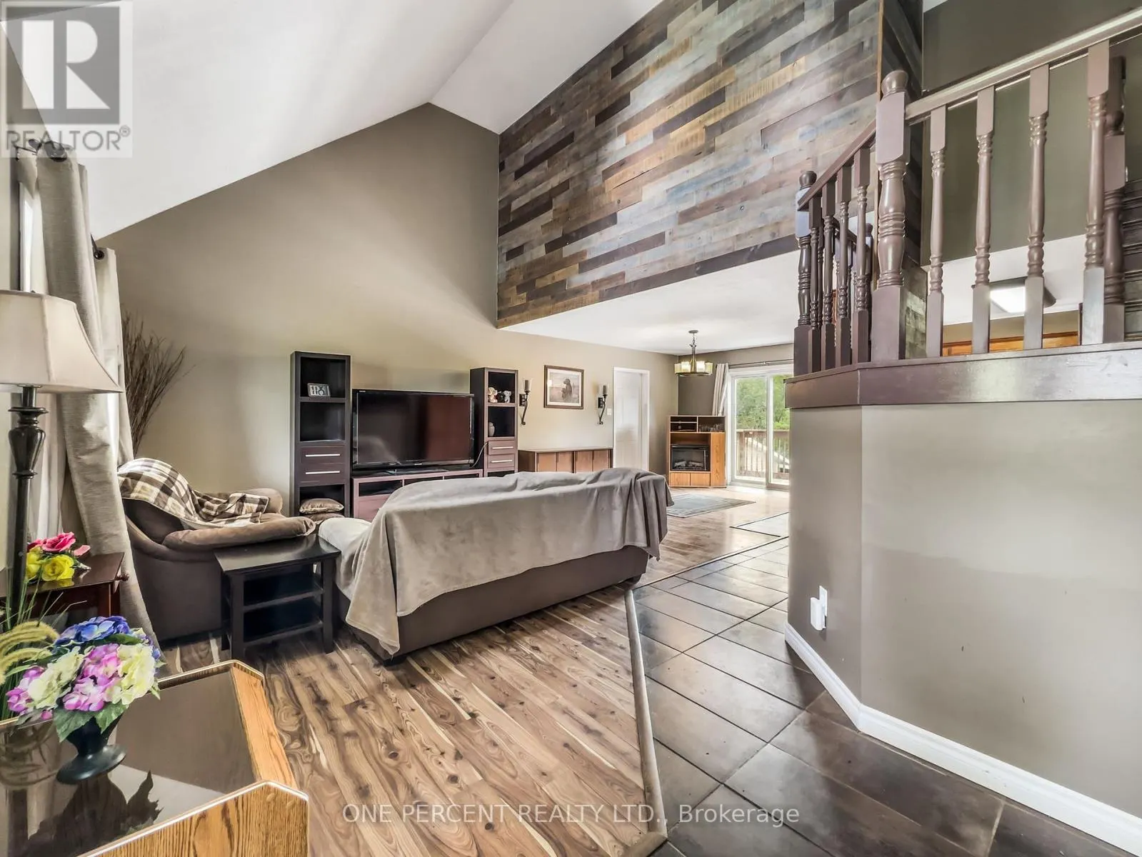 30 WOODRIDGE DRIVE