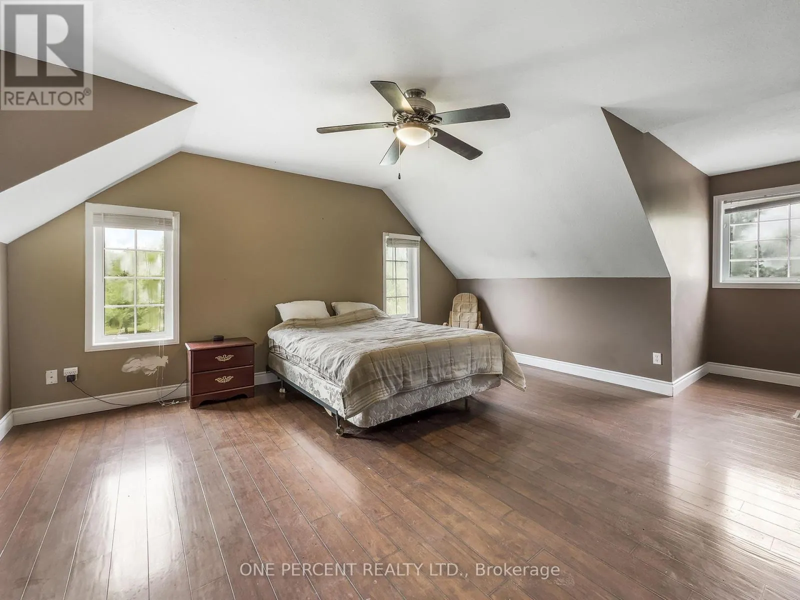 30 WOODRIDGE DRIVE