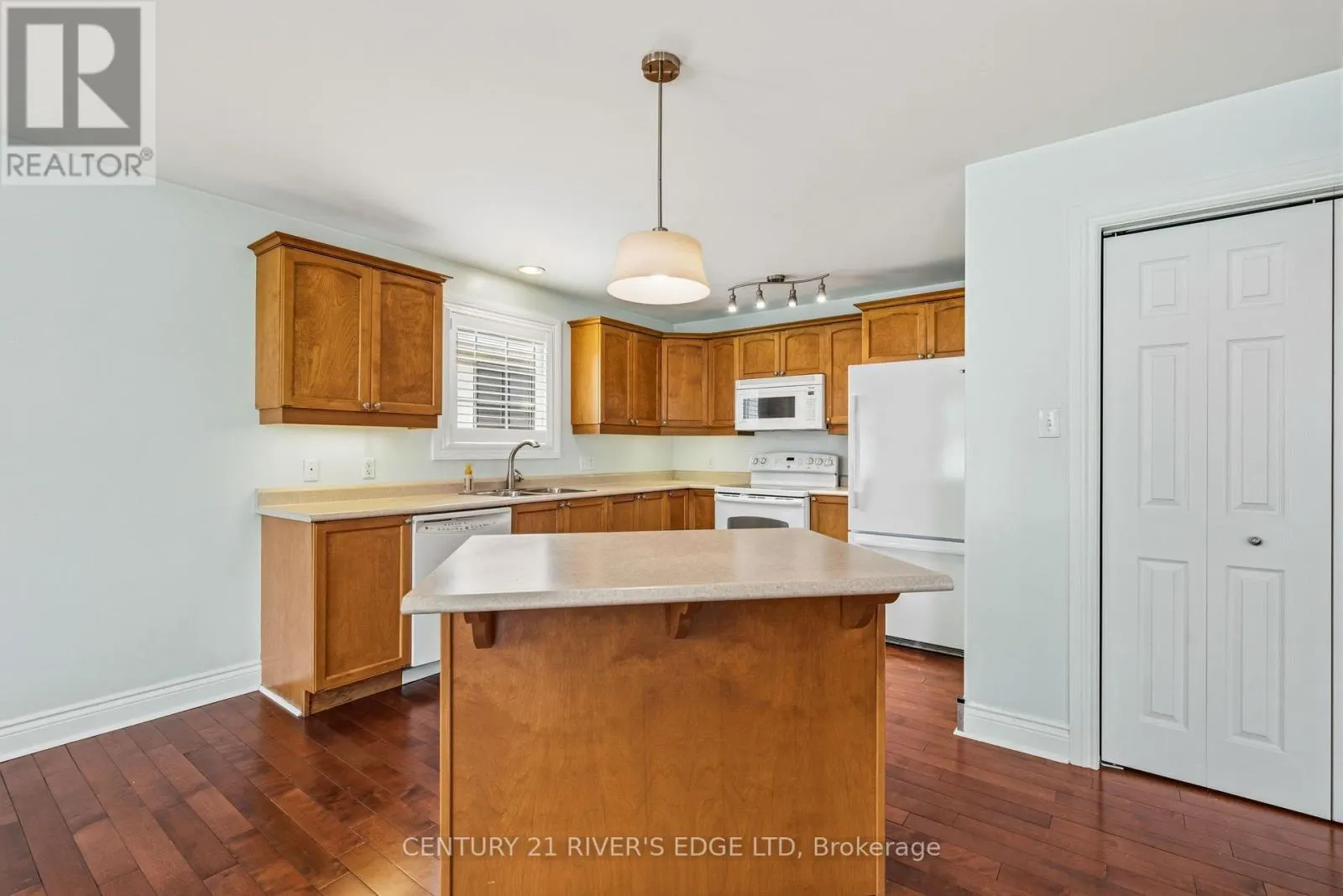 113 BLAKE'S CRESCENT