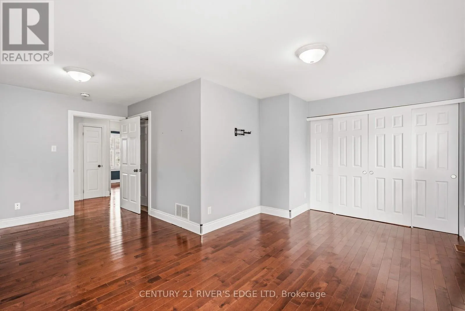 113 BLAKE'S CRESCENT