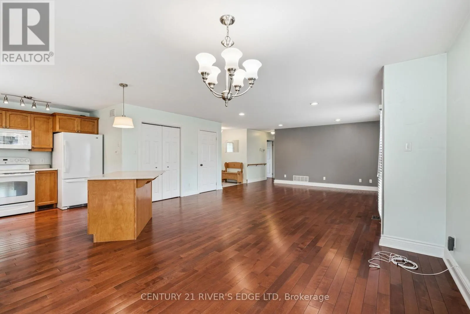 113 BLAKE'S CRESCENT