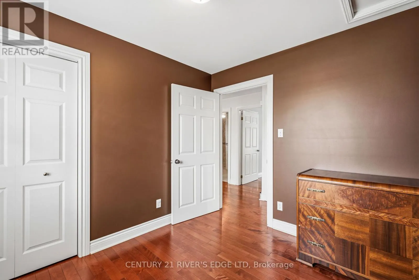 113 BLAKE'S CRESCENT