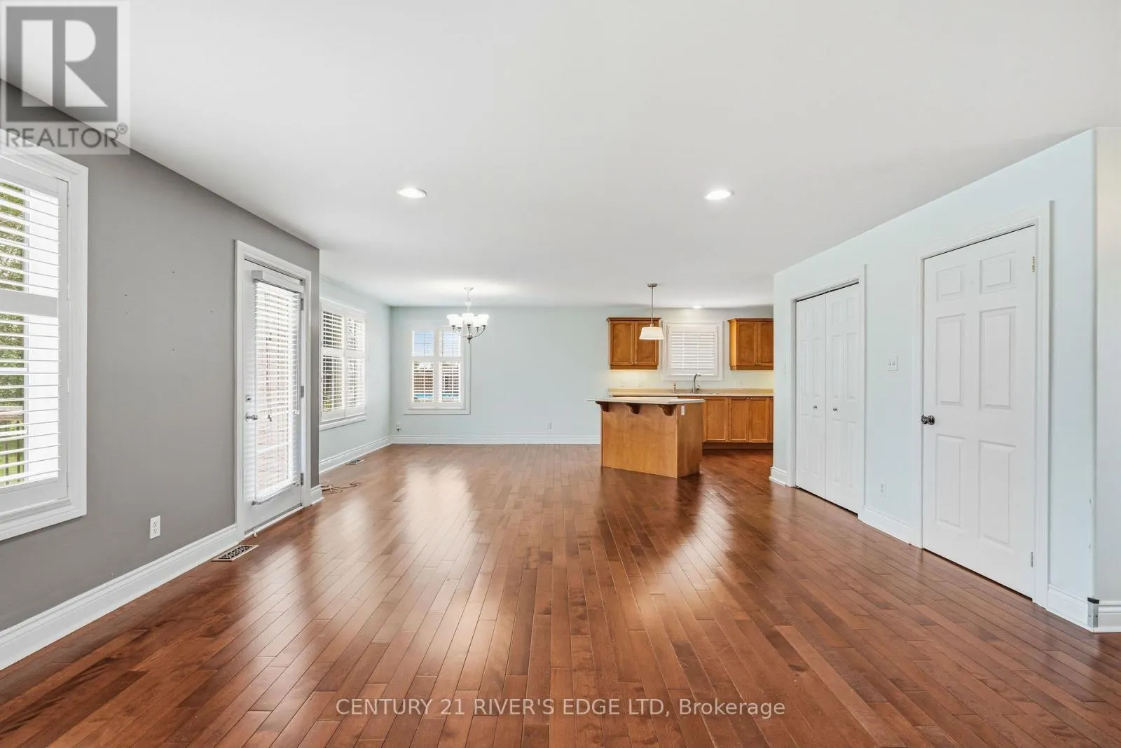 113 BLAKE'S CRESCENT