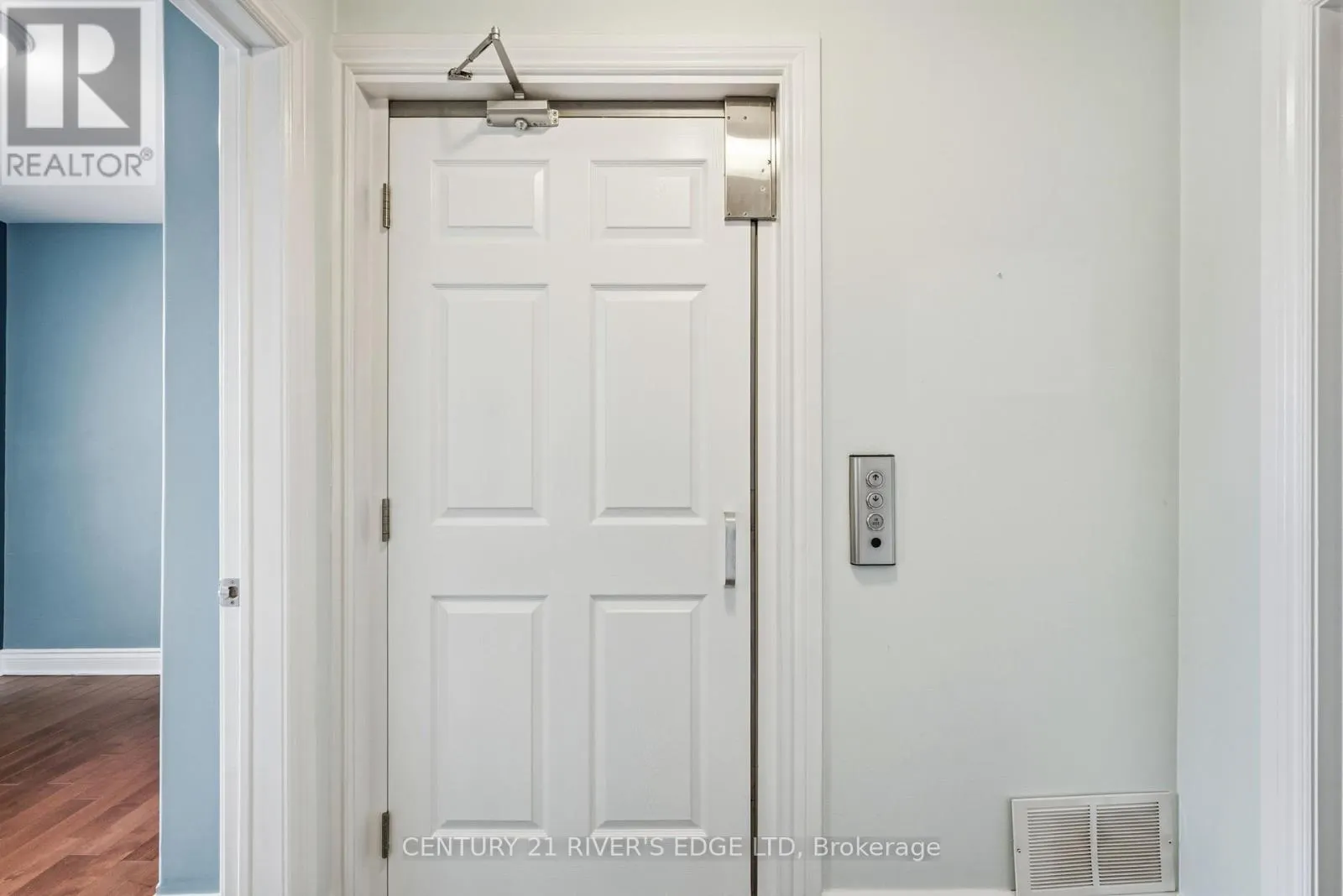 113 BLAKE'S CRESCENT