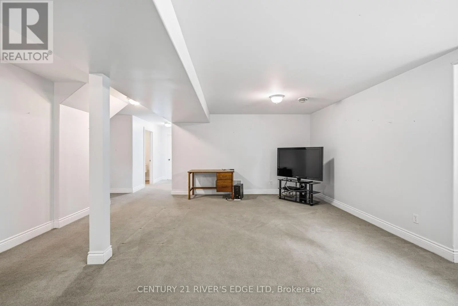 113 BLAKE'S CRESCENT