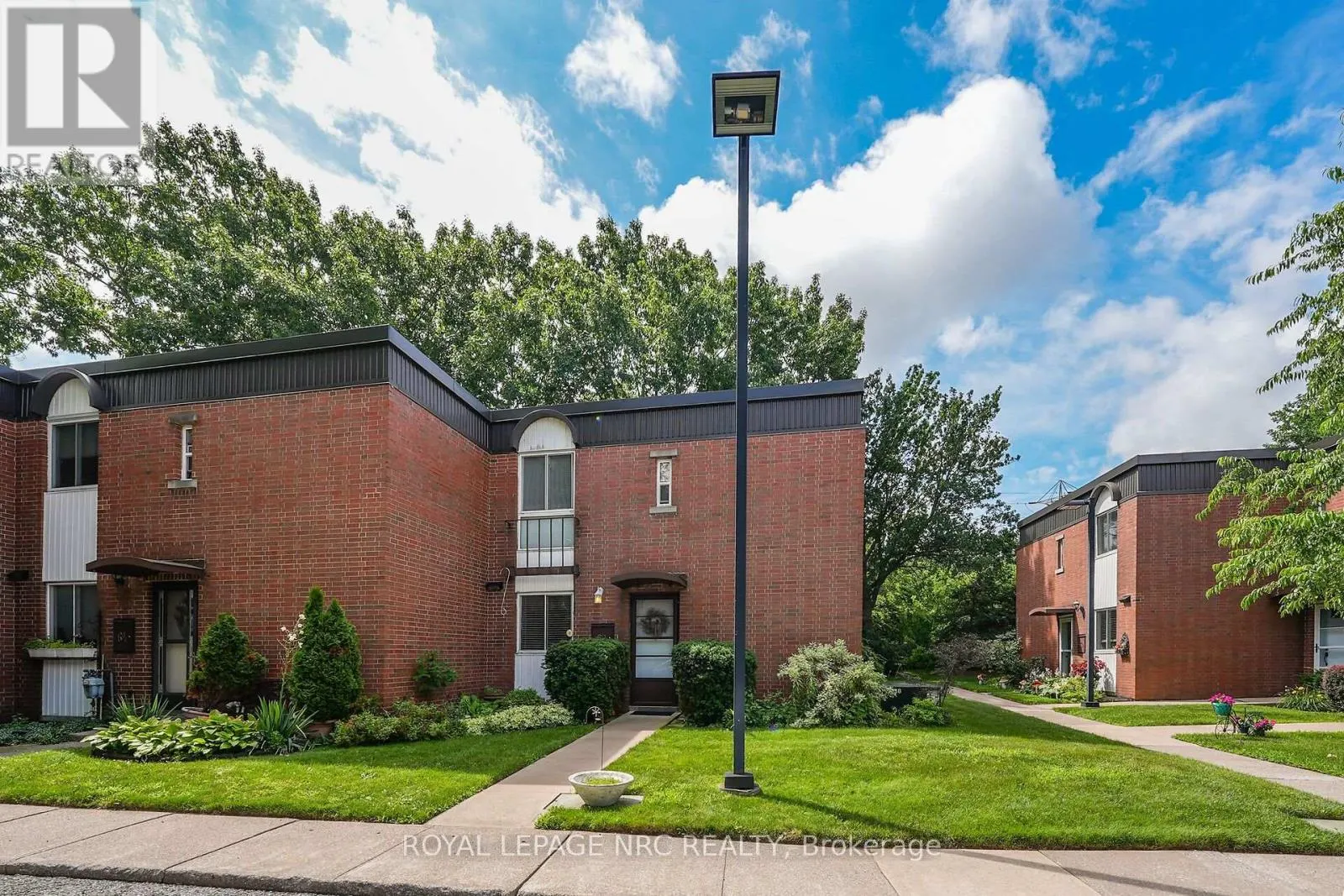 62 - 6453 COLBORNE STREET #62
