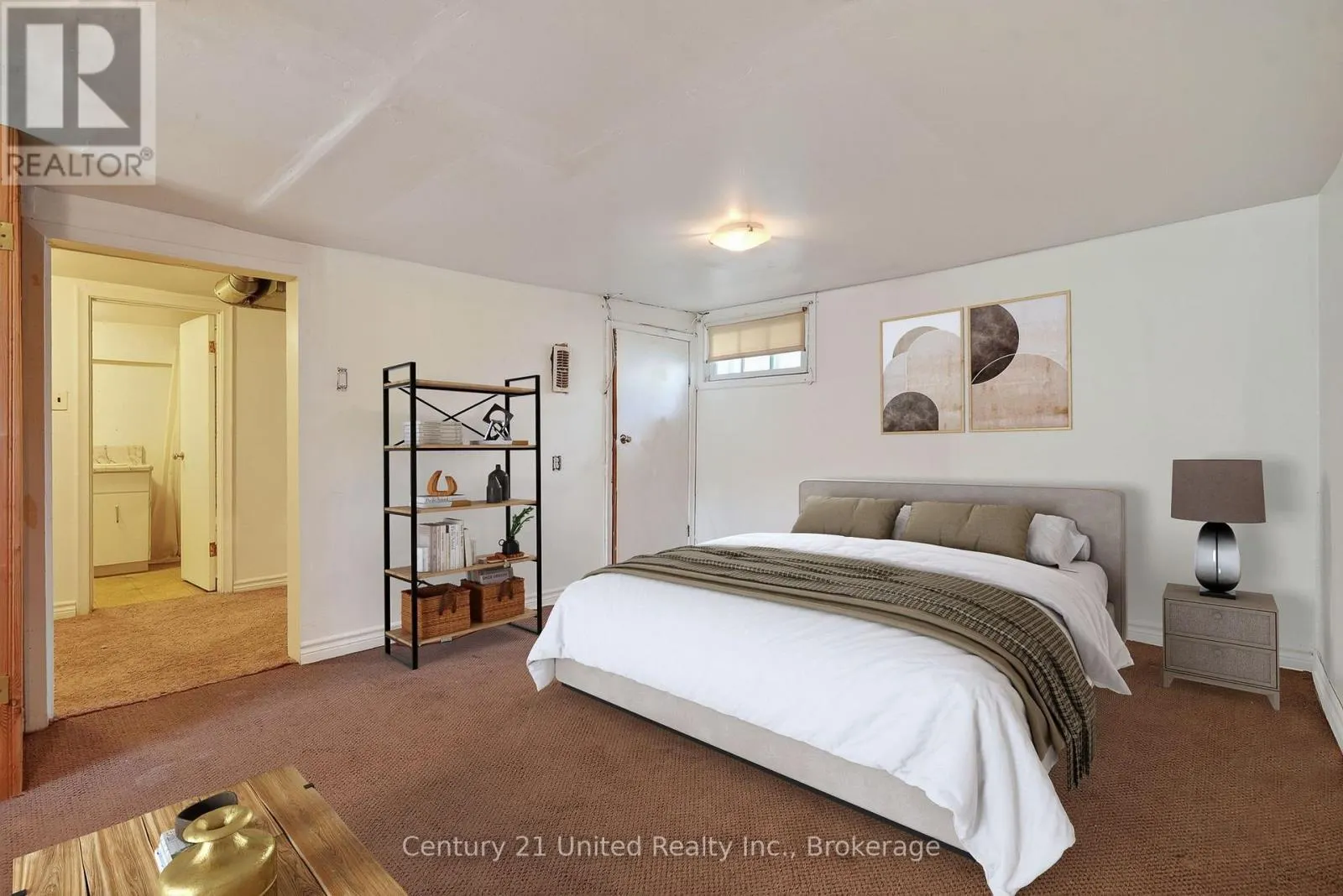 271 UNIVERSITY AVENUE W