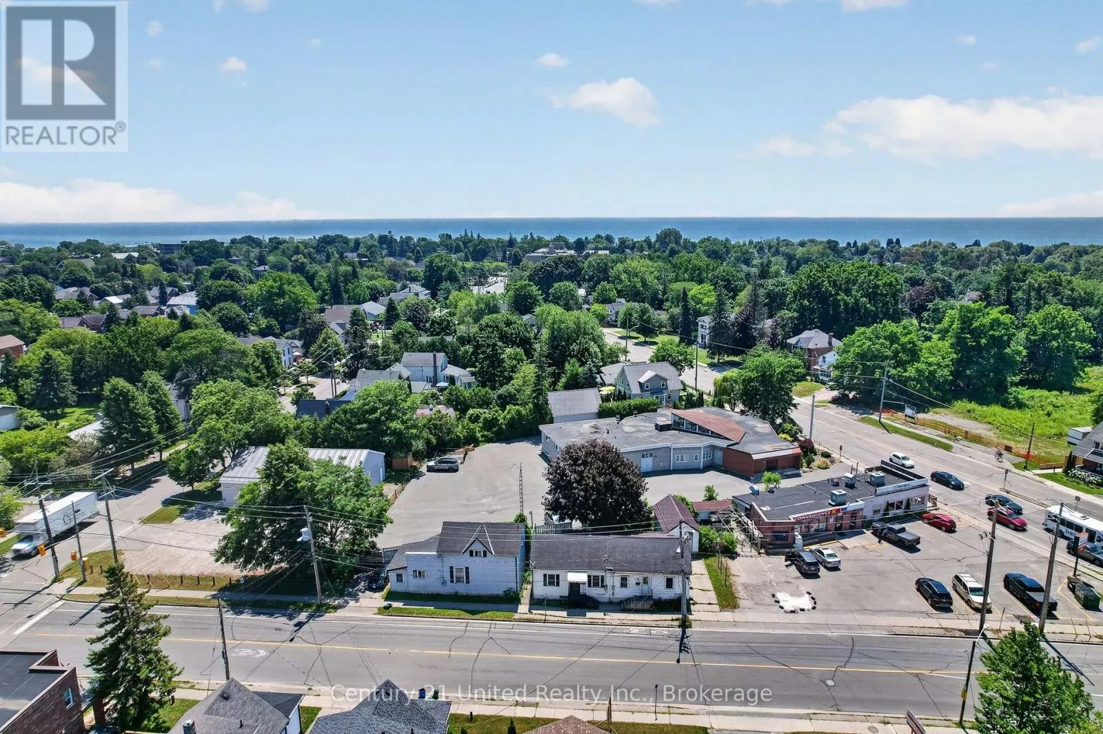 271 UNIVERSITY AVENUE W
