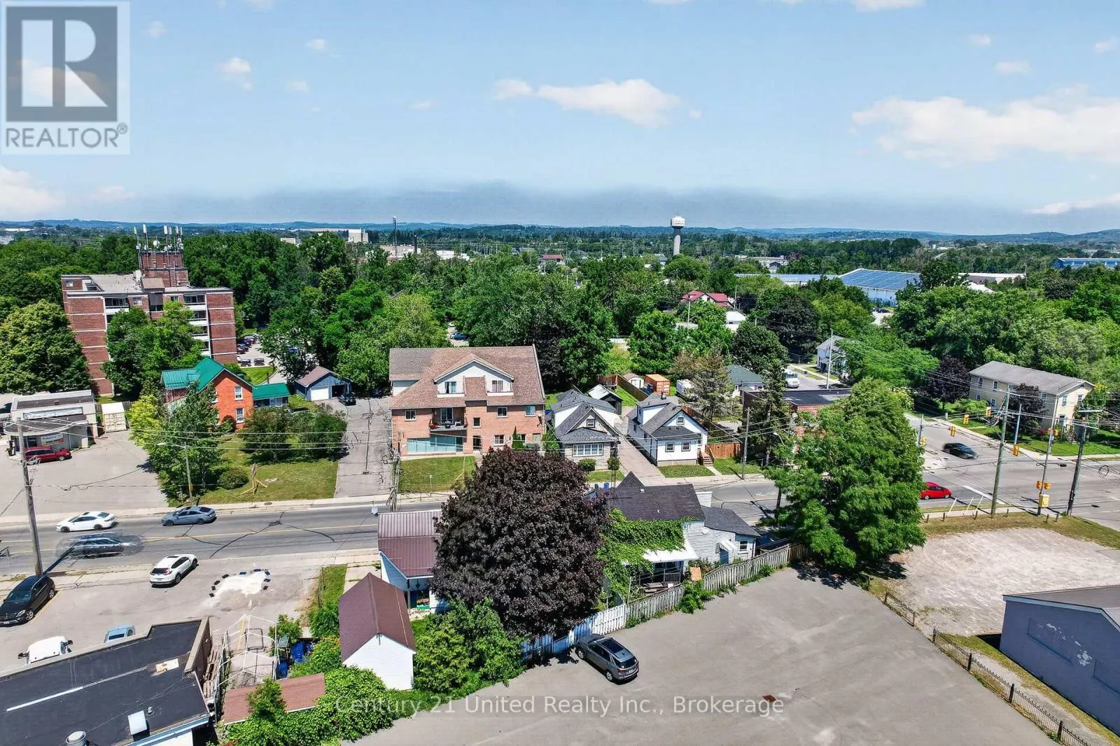 271 UNIVERSITY AVENUE W