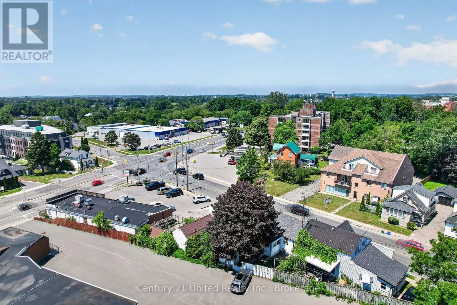 271 UNIVERSITY AVENUE W