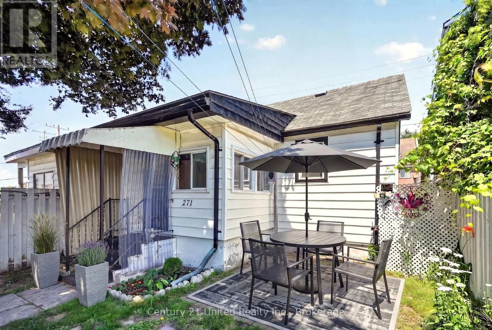 271 UNIVERSITY AVENUE W