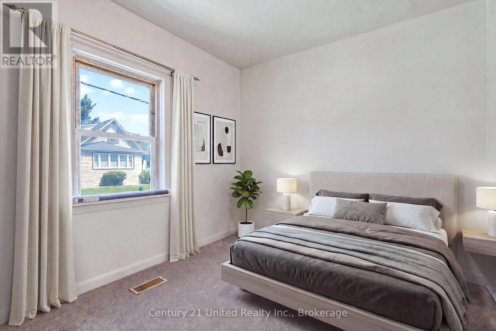 271 UNIVERSITY AVENUE W