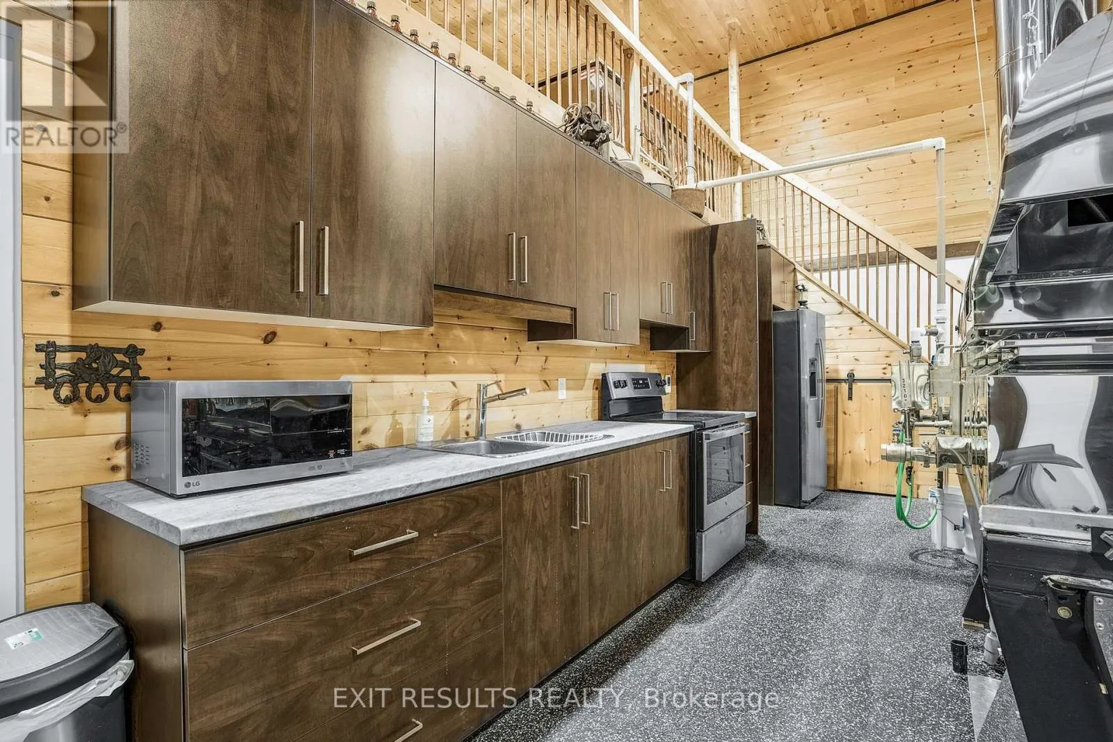 638 ST THOMAS ROAD E