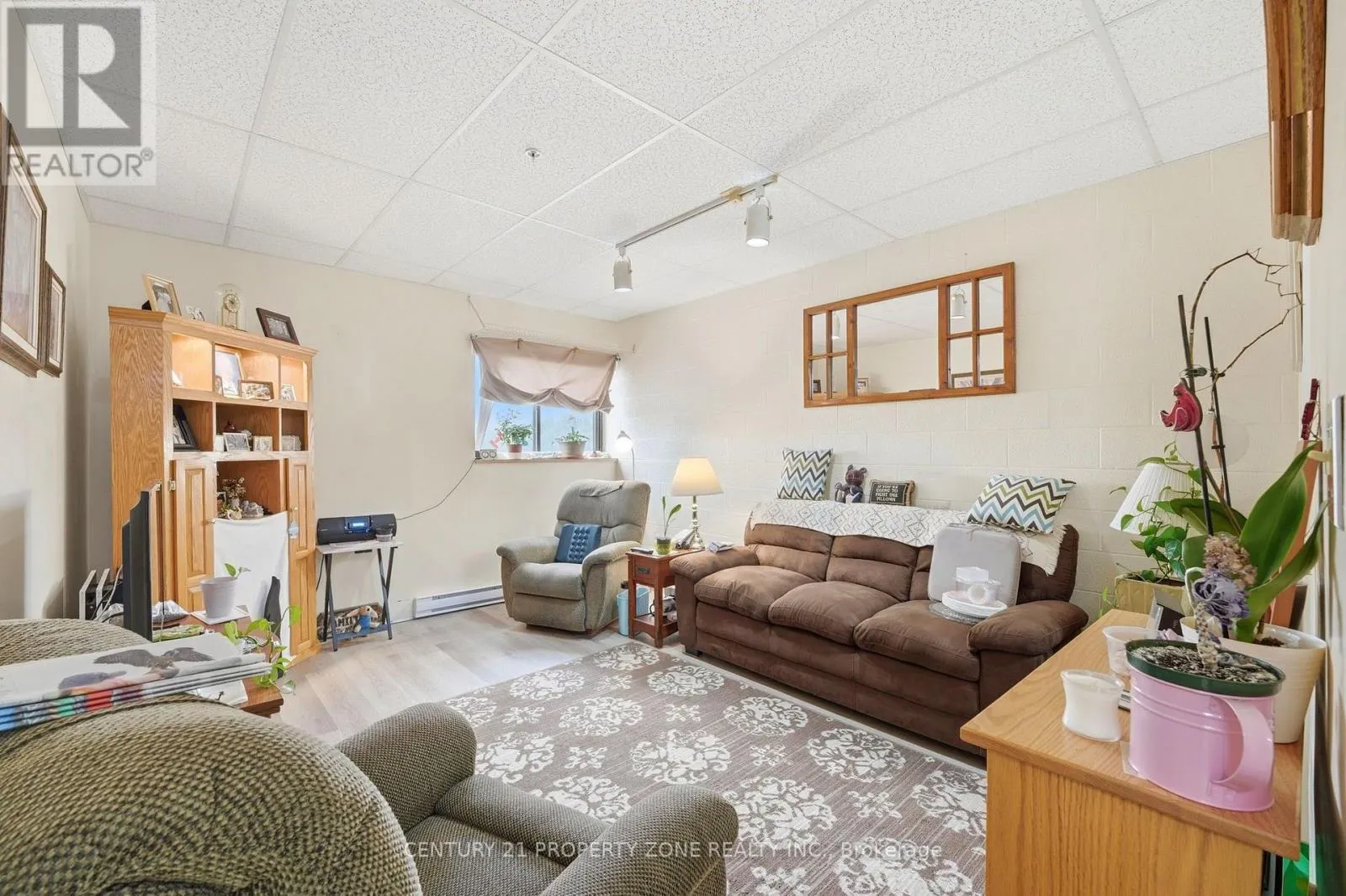 1360 MARYHILL ROAD