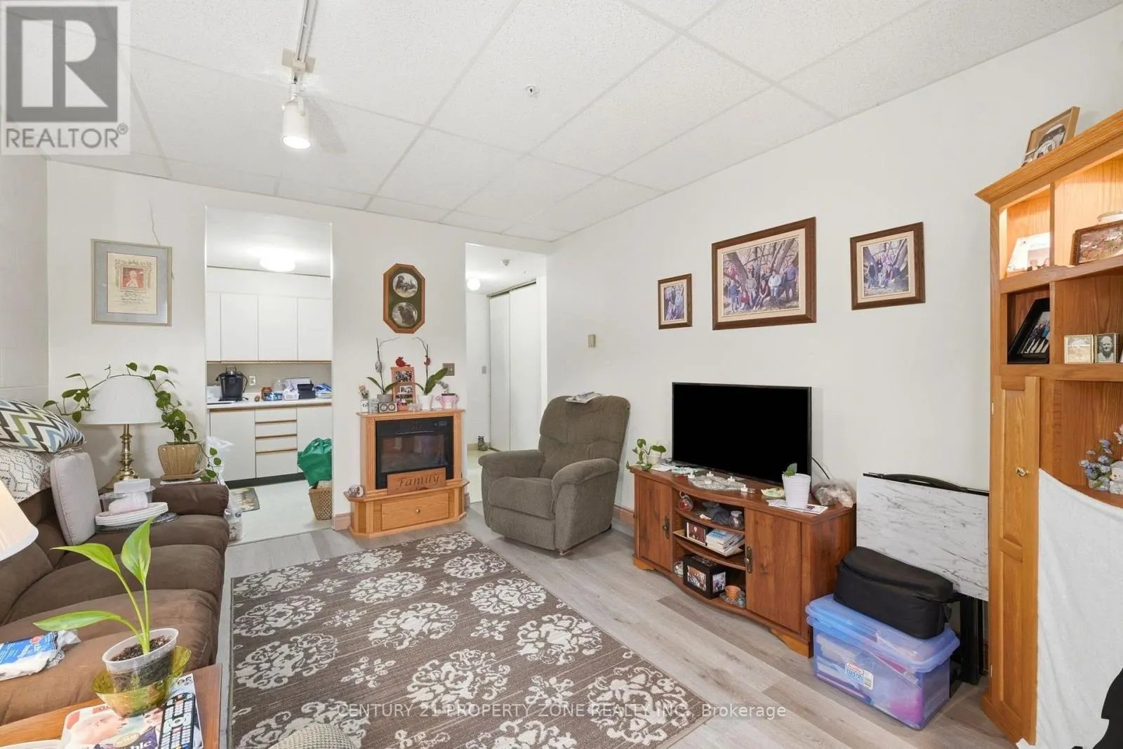 1360 MARYHILL ROAD
