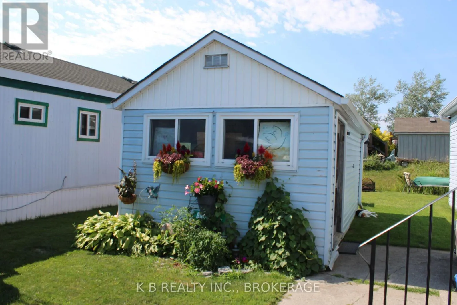 4 CEDAR STREET W