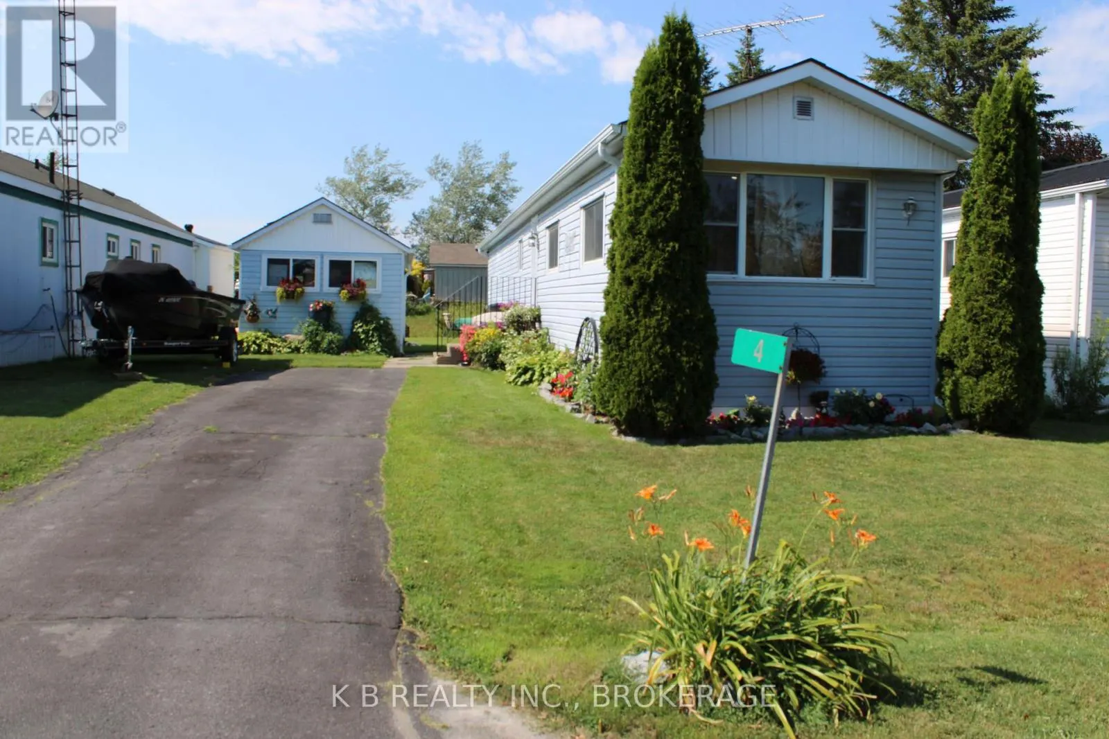 4 CEDAR STREET W