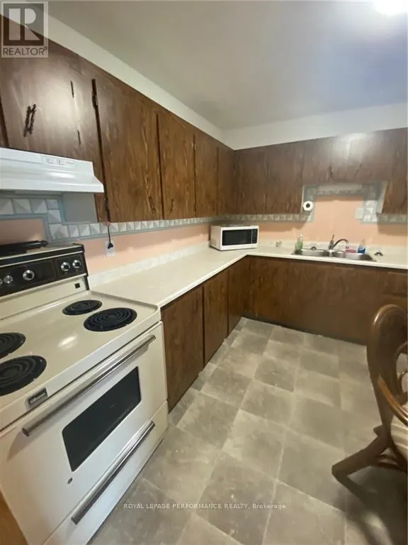 209 - 220 KENYON STREET W